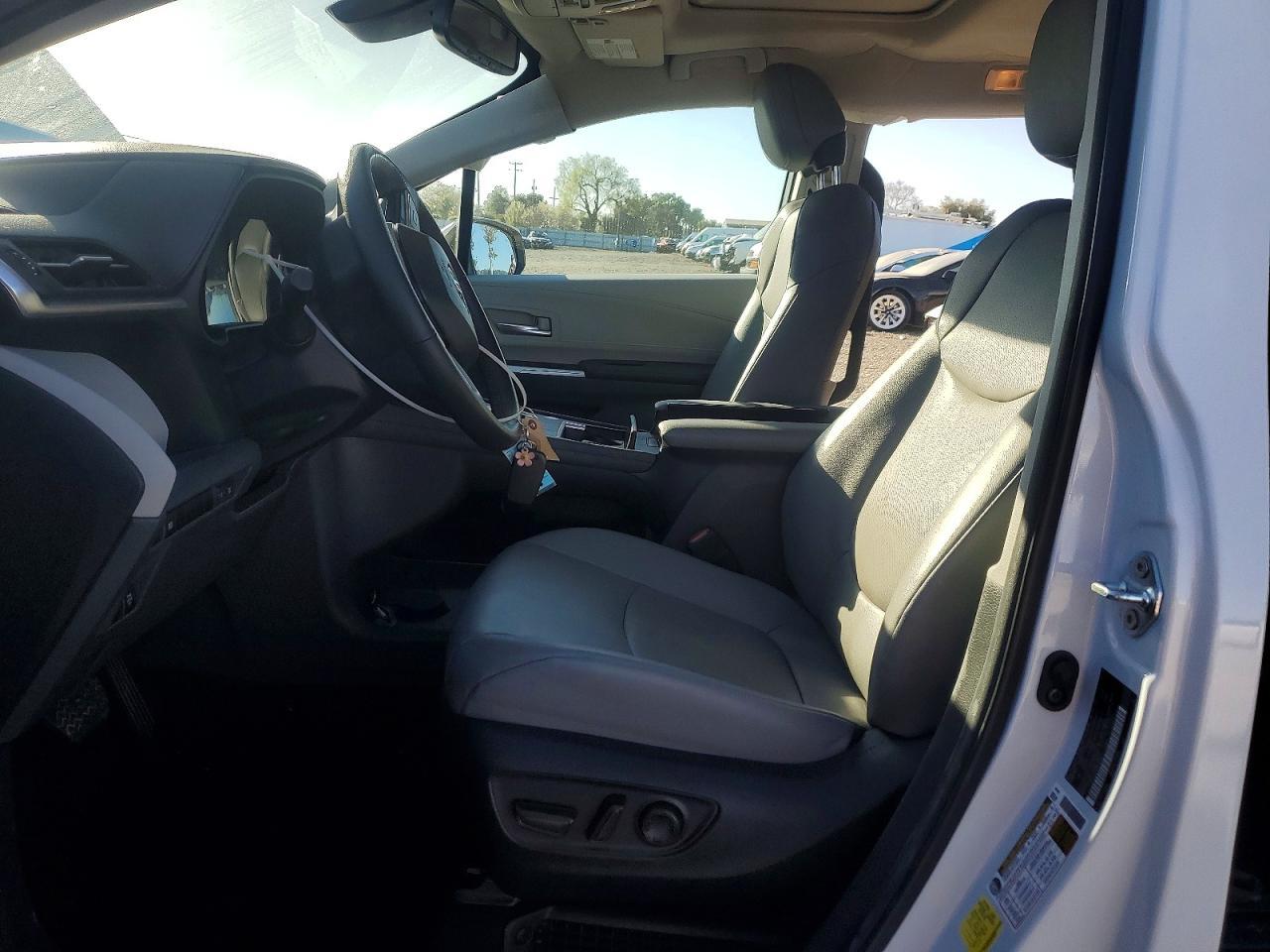 2024 Toyota Sienna Xle 8-Passenger - Image 7
