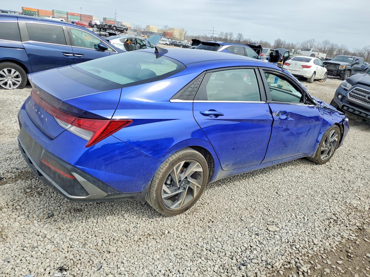 2025 Hyundai Elantra Sel Convenience - Image 3