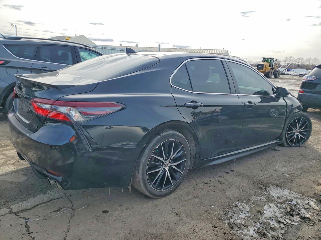 2022 Toyota Camry Se - Фото 3