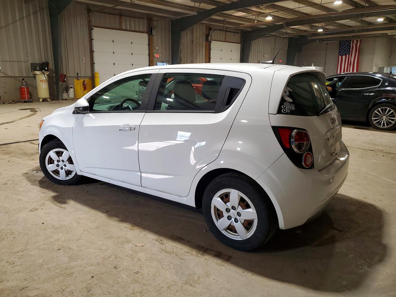 2014 Chevrolet Sonic - Фото 2