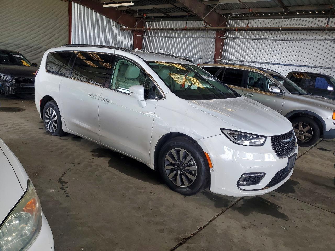 2021 Chrysler Pacifica Hybrid Touring L - Фото 4