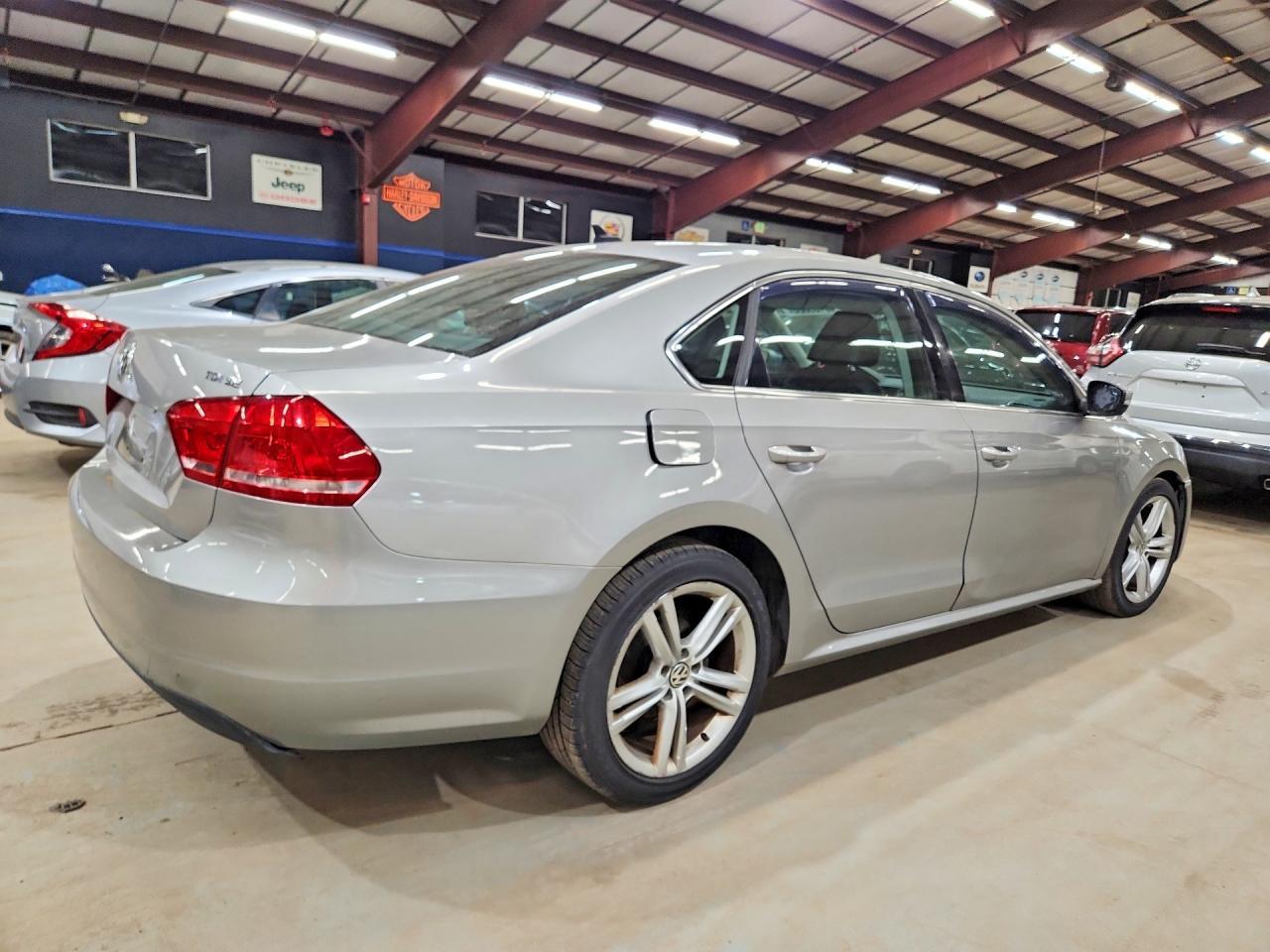 2014 Volkswagen Passat Se - Фото 3