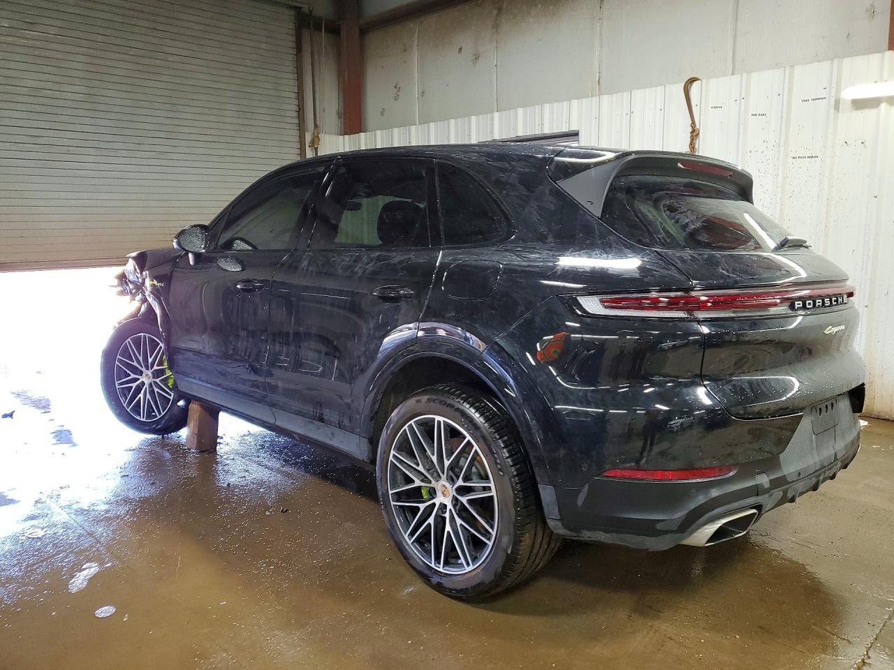 2025 Porsche Cayenne E-Hybrid - Image 2