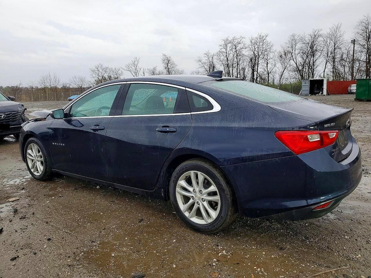 2017 Chevrolet Malibu Lt - Image 2