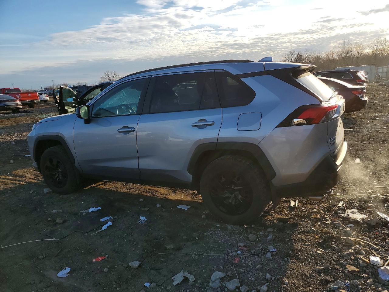 2020 Toyota Rav4 Le - Фото 2