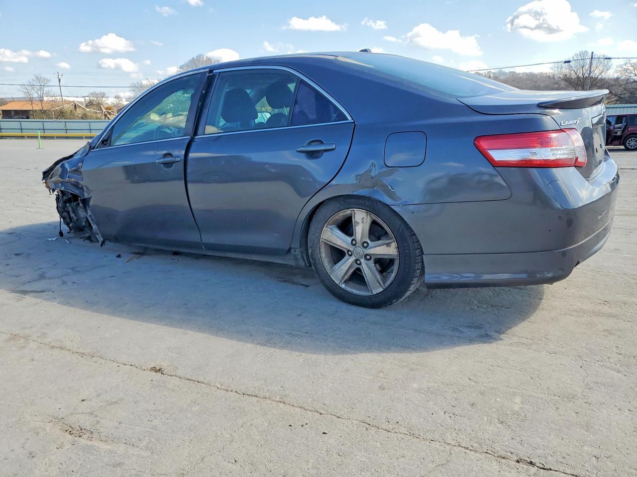 2011 Toyota Camry Se - Фото 2
