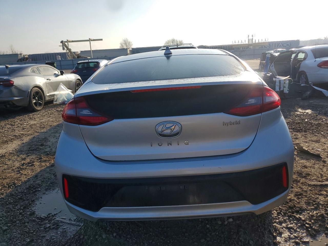 2017 Hyundai Ioniq Hybrid Sel - Фото 6