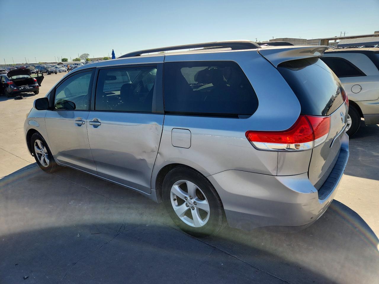 2012 Toyota Sienna Le 8-Passenger - Image 2