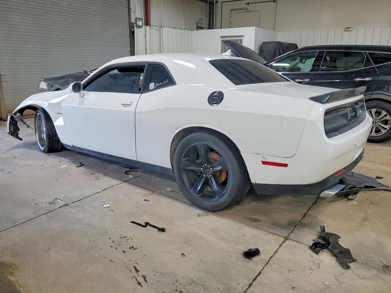 2016 Dodge Challenger R - Фото 2