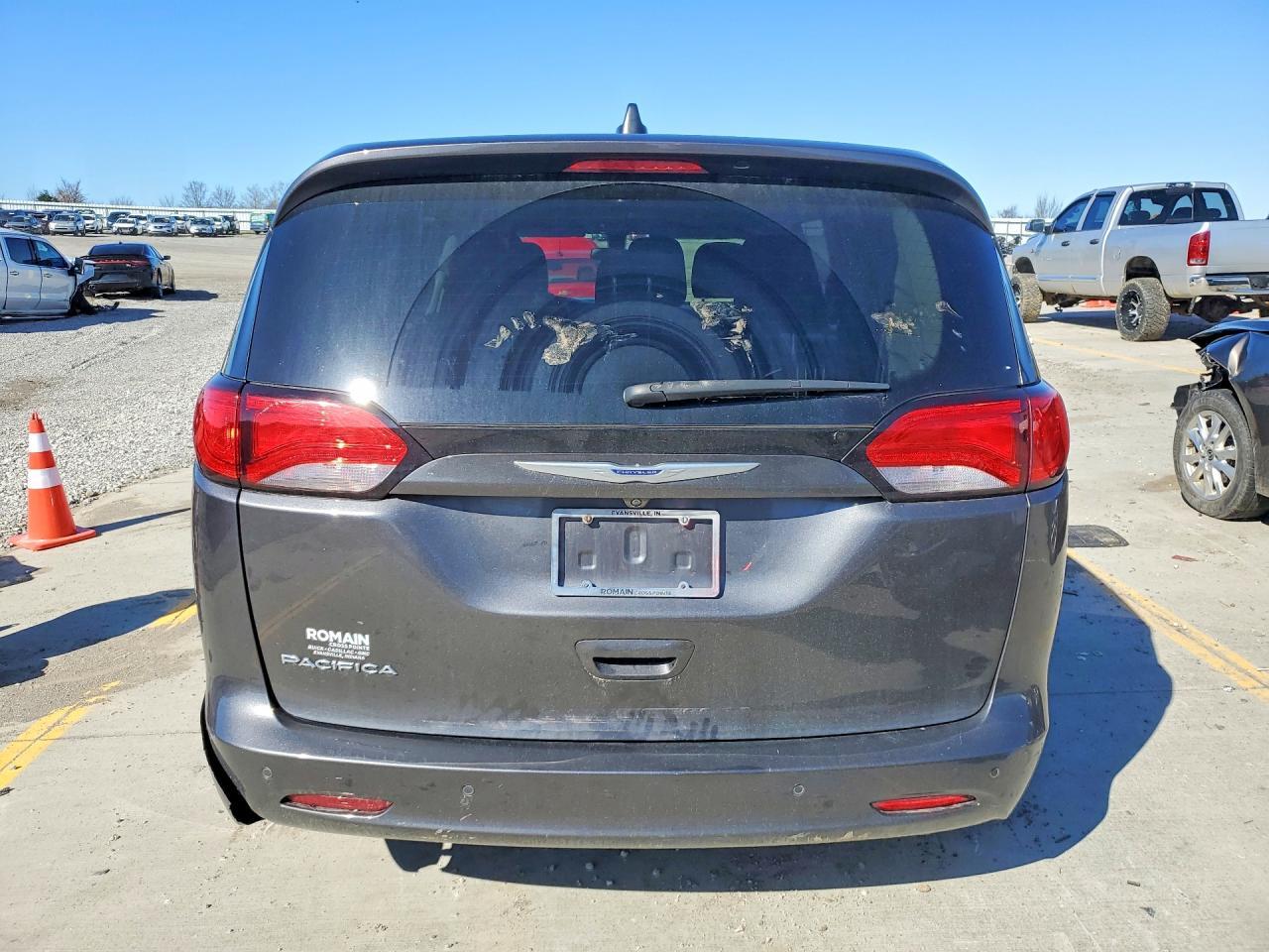 2019 Chrysler Pacifica L - Image 6