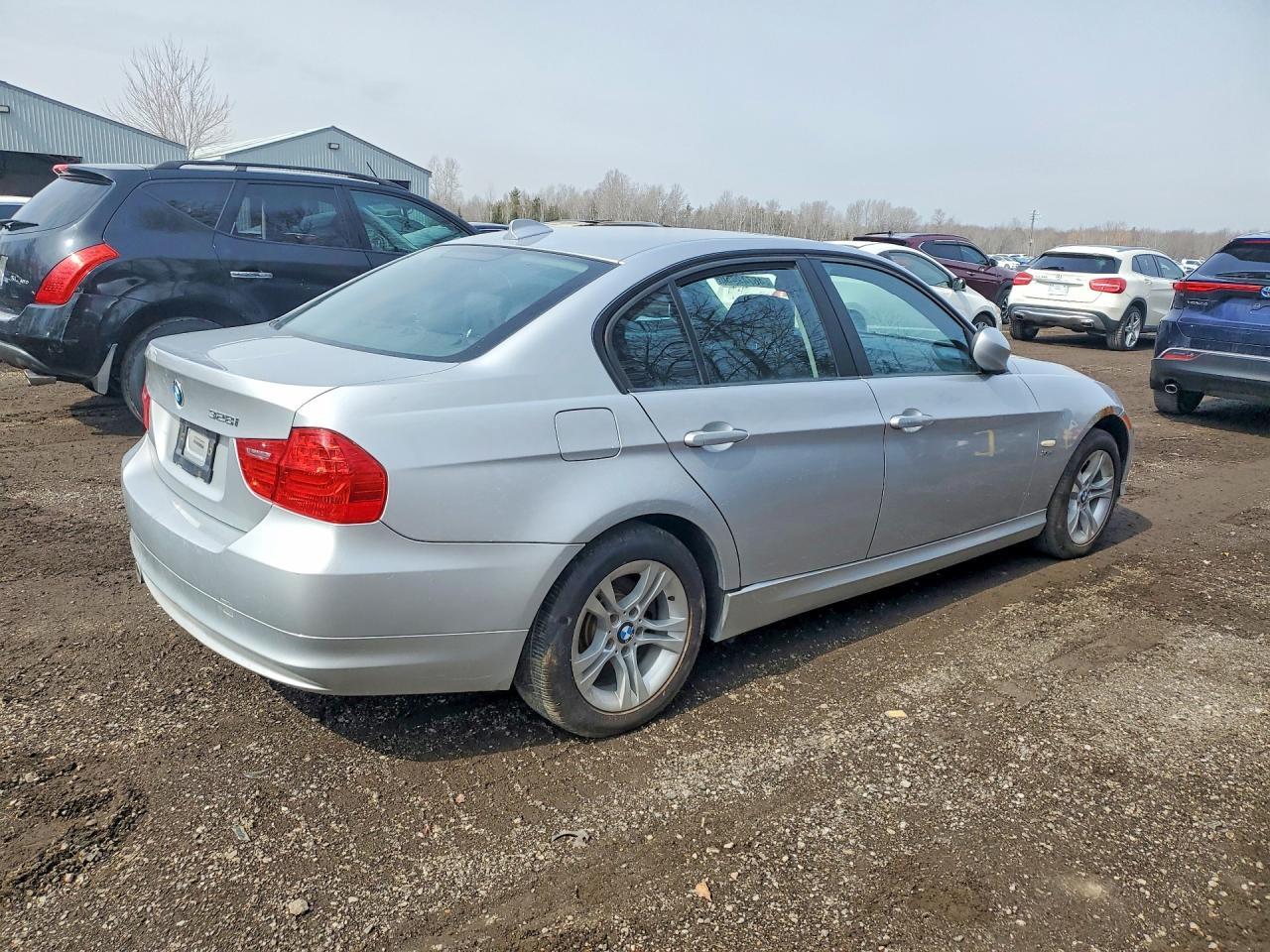 2011 BMW 328 Xi - Image 3