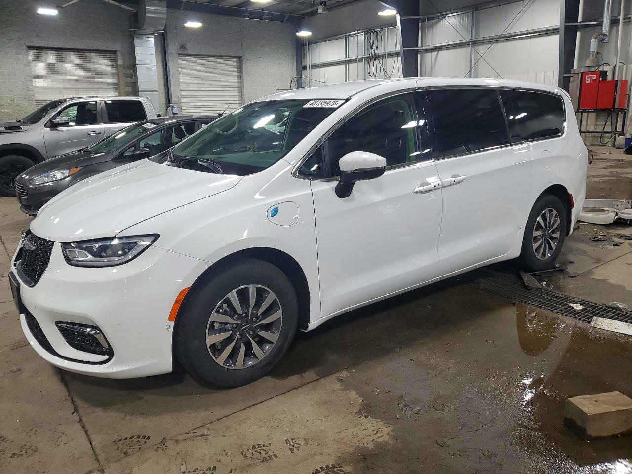 2023 Chrysler Pacifica Hybrid Touring L