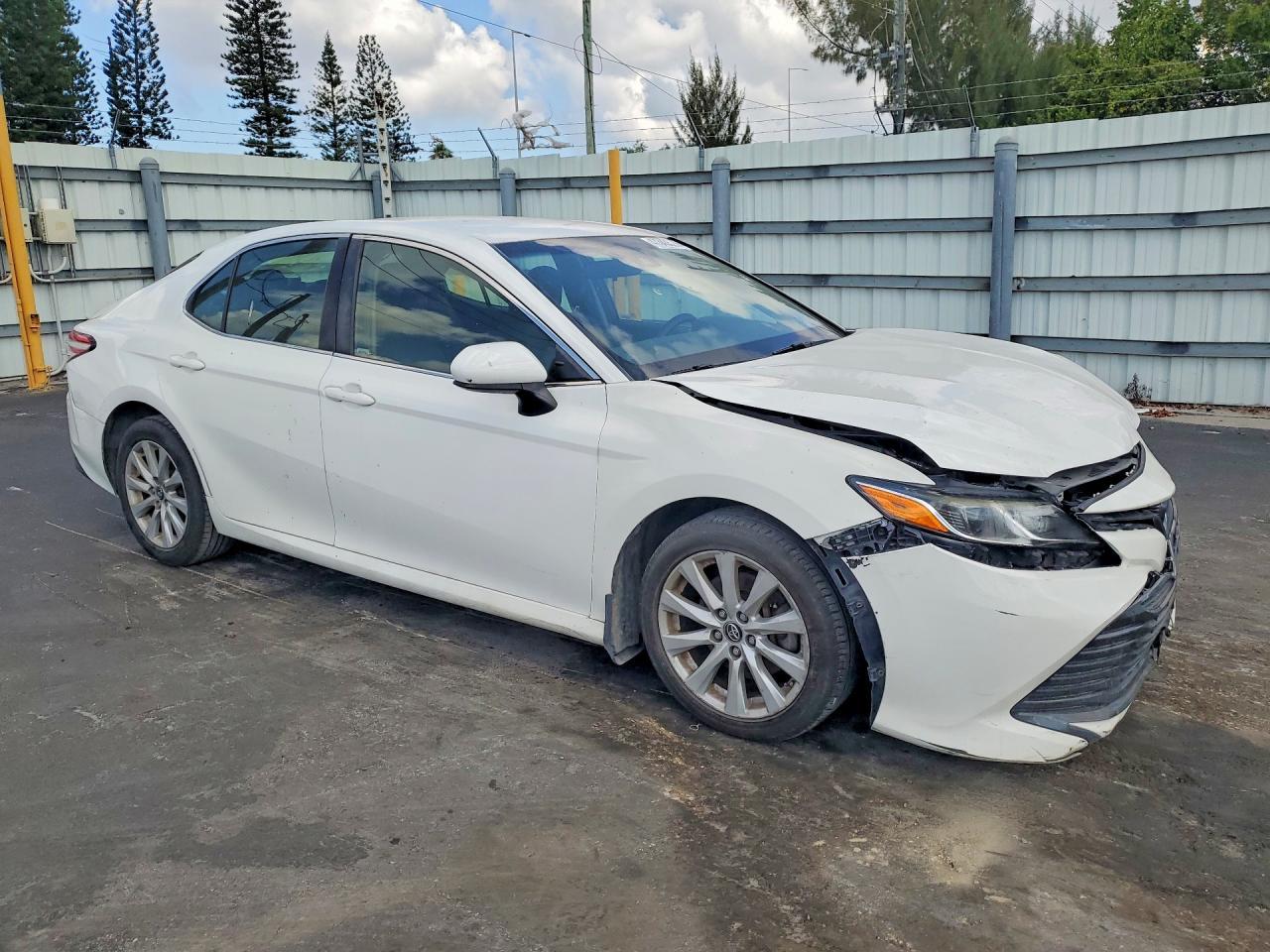 2018 Toyota Camry Le - Фото 4