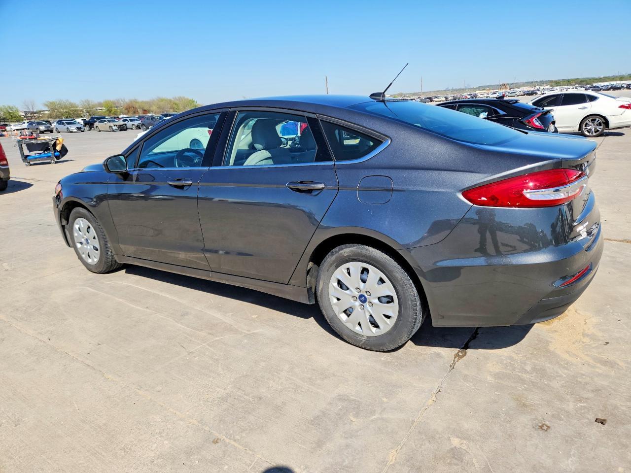 2019 Ford Fusion S - Фото 2
