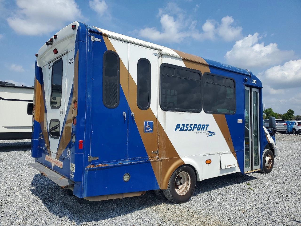 2016 Ford Econoline E450 Super Duty Cutaway Van - Фото 4