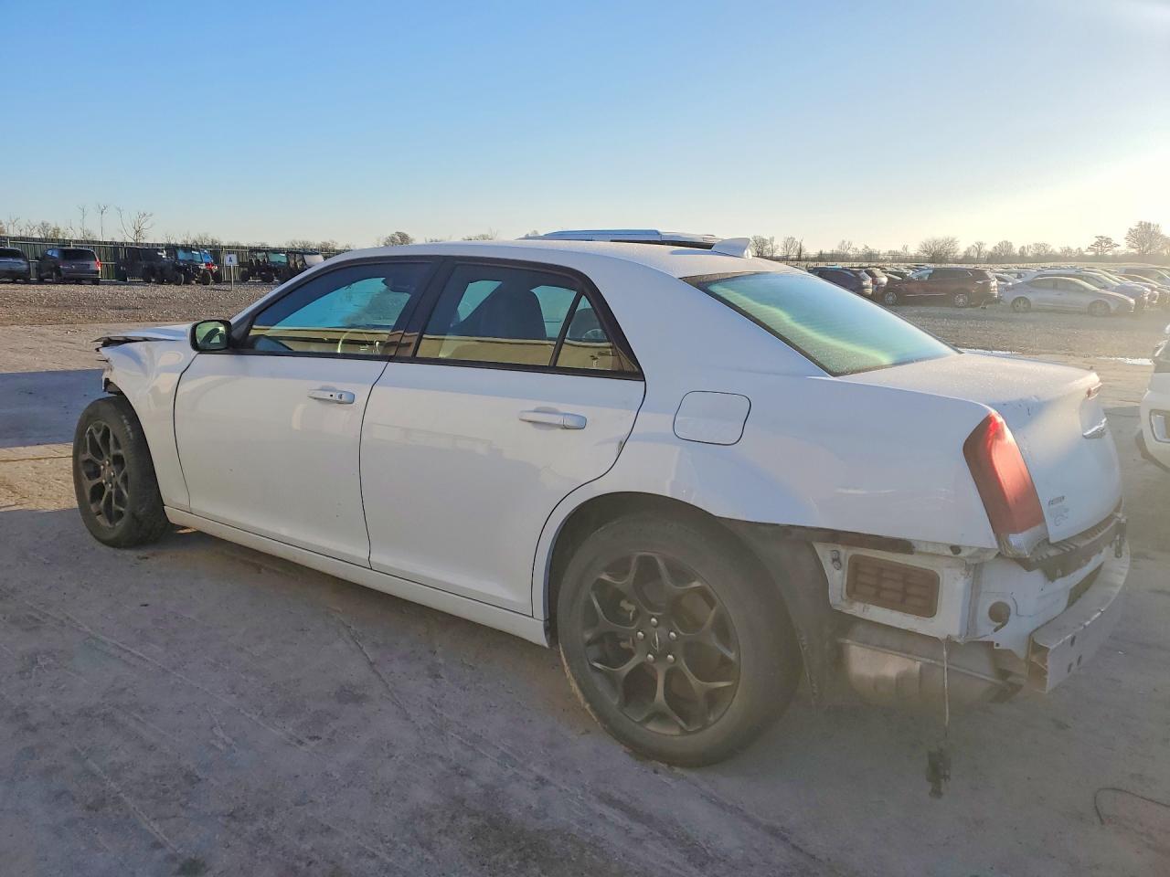 2019 Chrysler 300 S - Фото 2