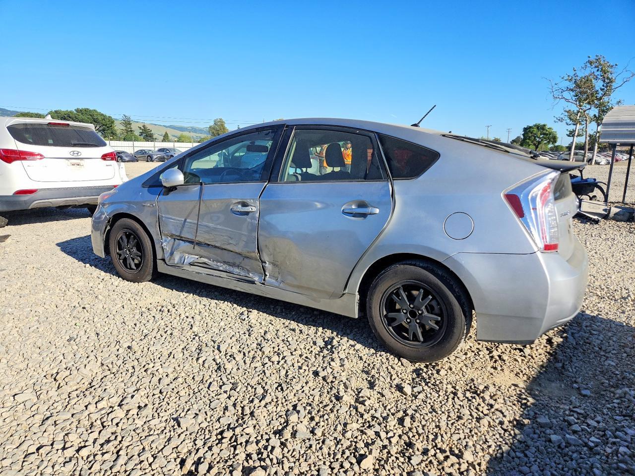 2015 Toyota Prius Two - Фото 2
