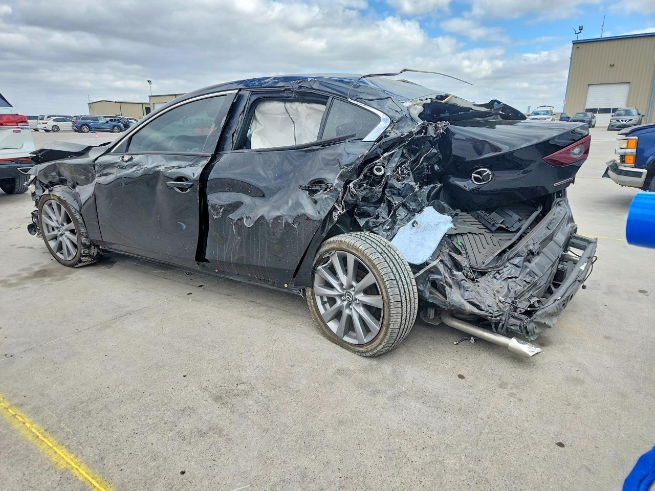 2025 Mazda 3 Preferred - Image 2