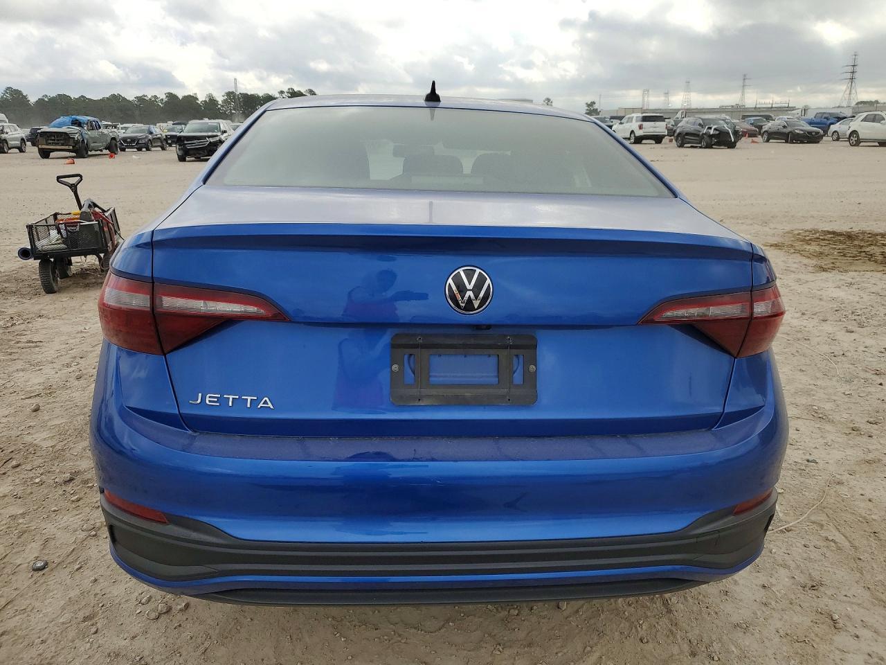 2022 Volkswagen Jetta Sport - Image 6