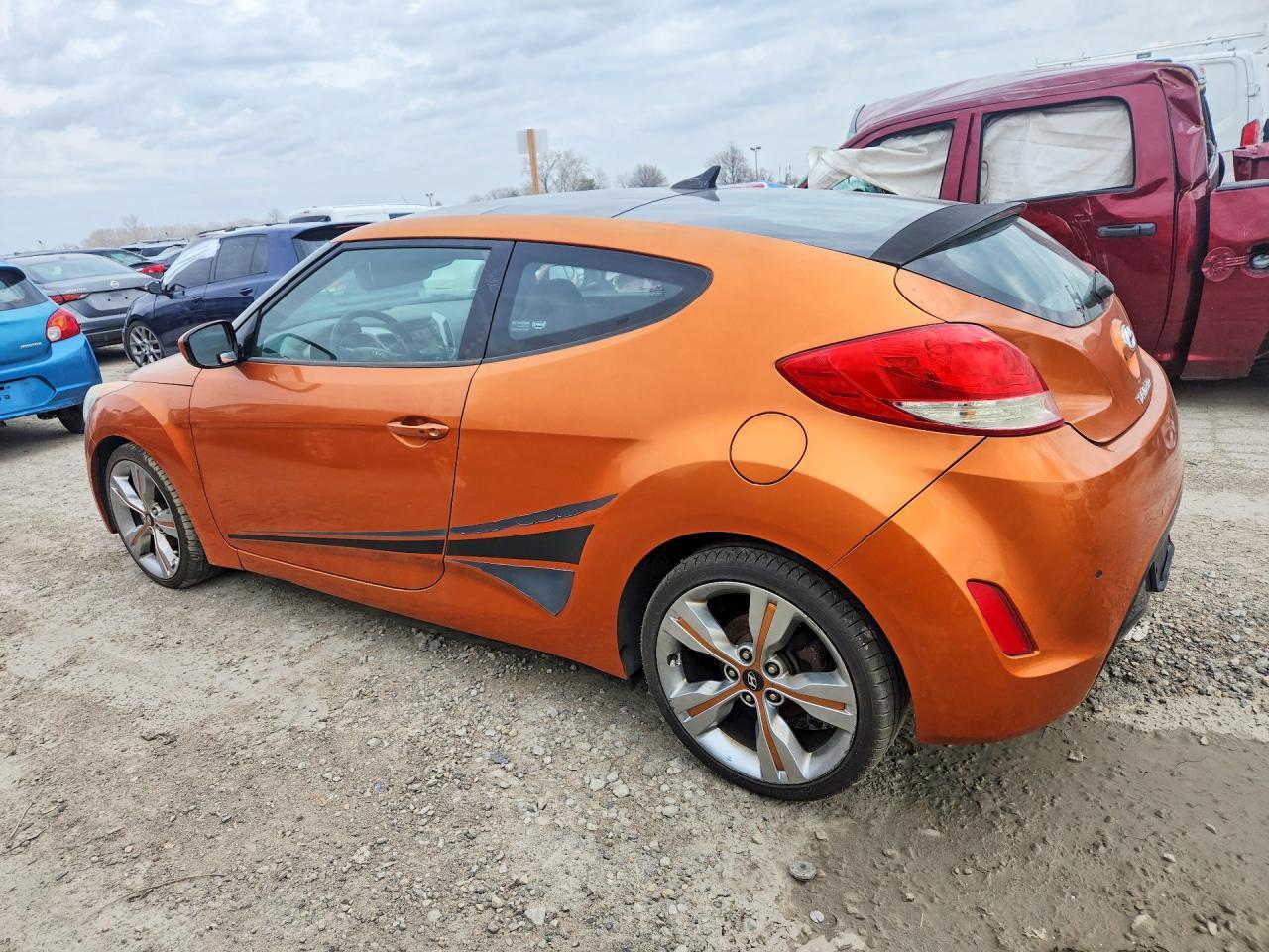 2013 Hyundai Veloster Base - Image 2