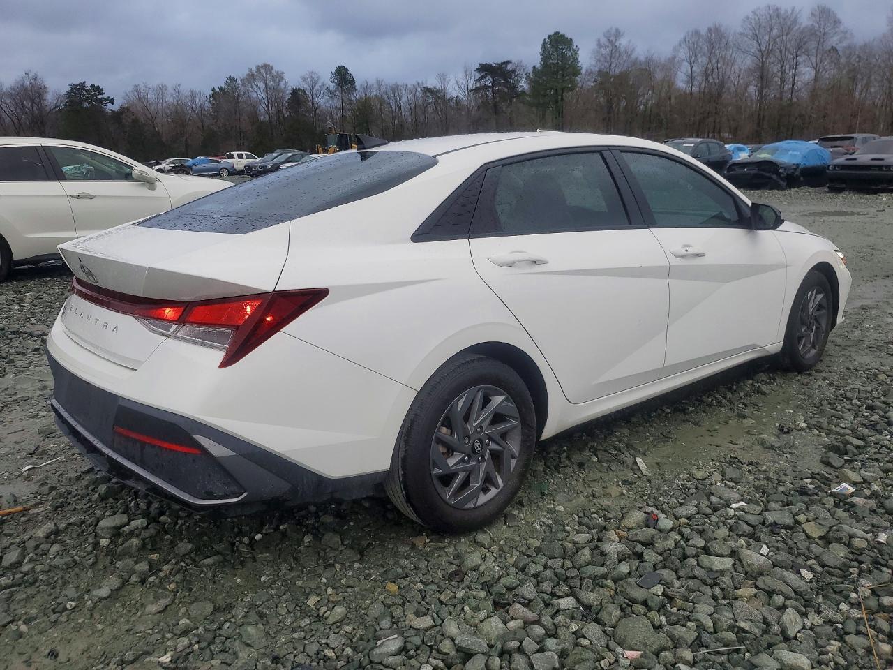 2024 Hyundai Elantra Sel - Image 3