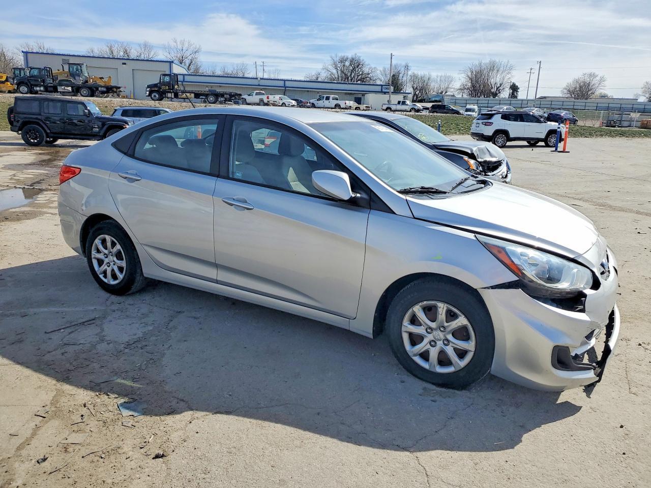 2013 Hyundai Accent Gls - Фото 4