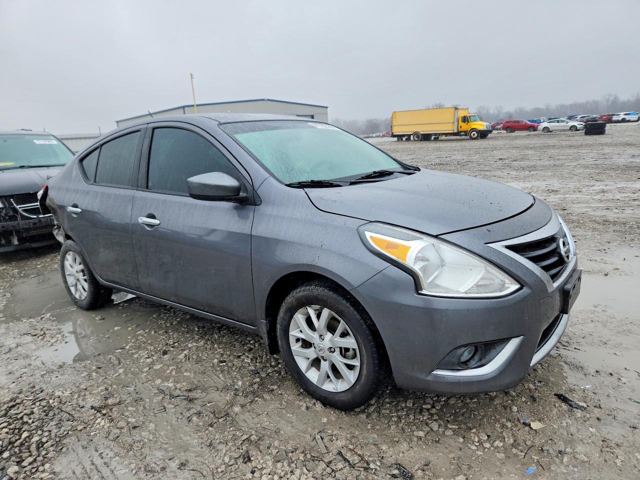 2017 Nissan Versa - Фото 4