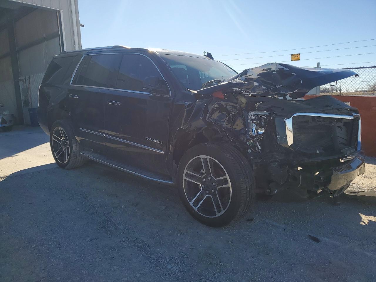 2017 GMC Yukon Denali - Image 4