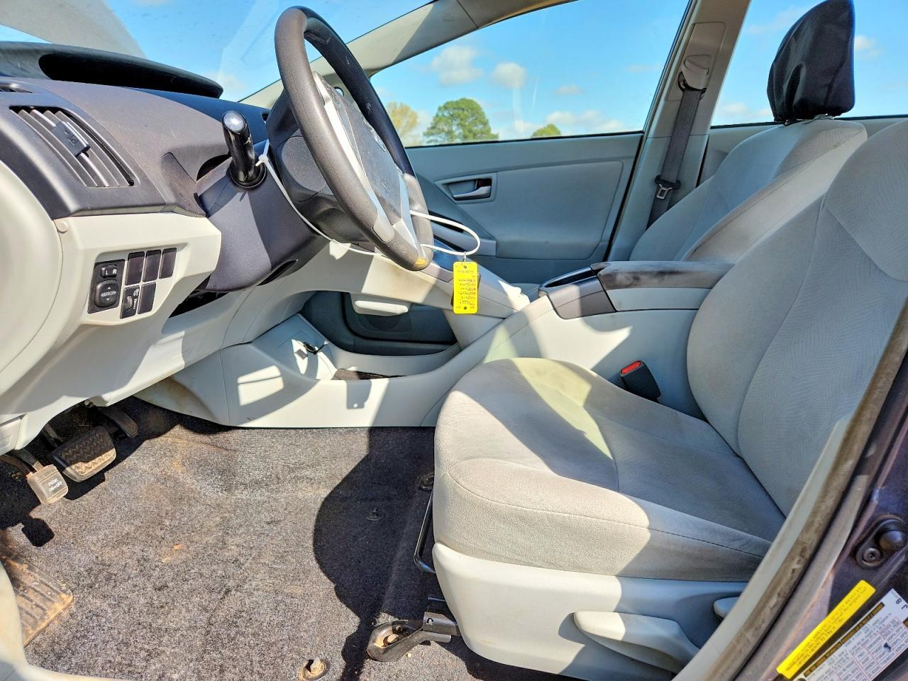 2015 Toyota Prius Two - Image 7