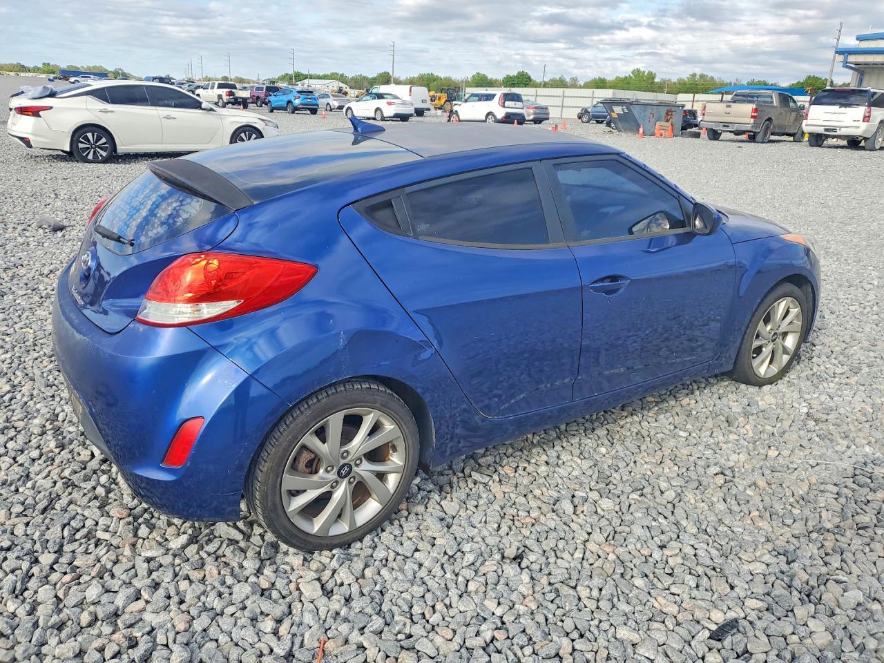 2016 Hyundai Veloster Base - Фото 3
