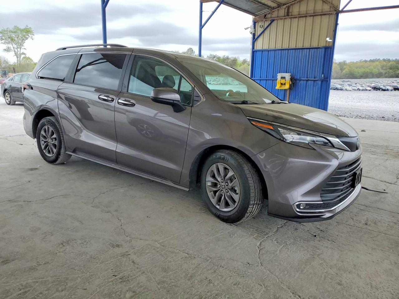 2024 Toyota Sienna Xle 8-Passenger - Фото 4
