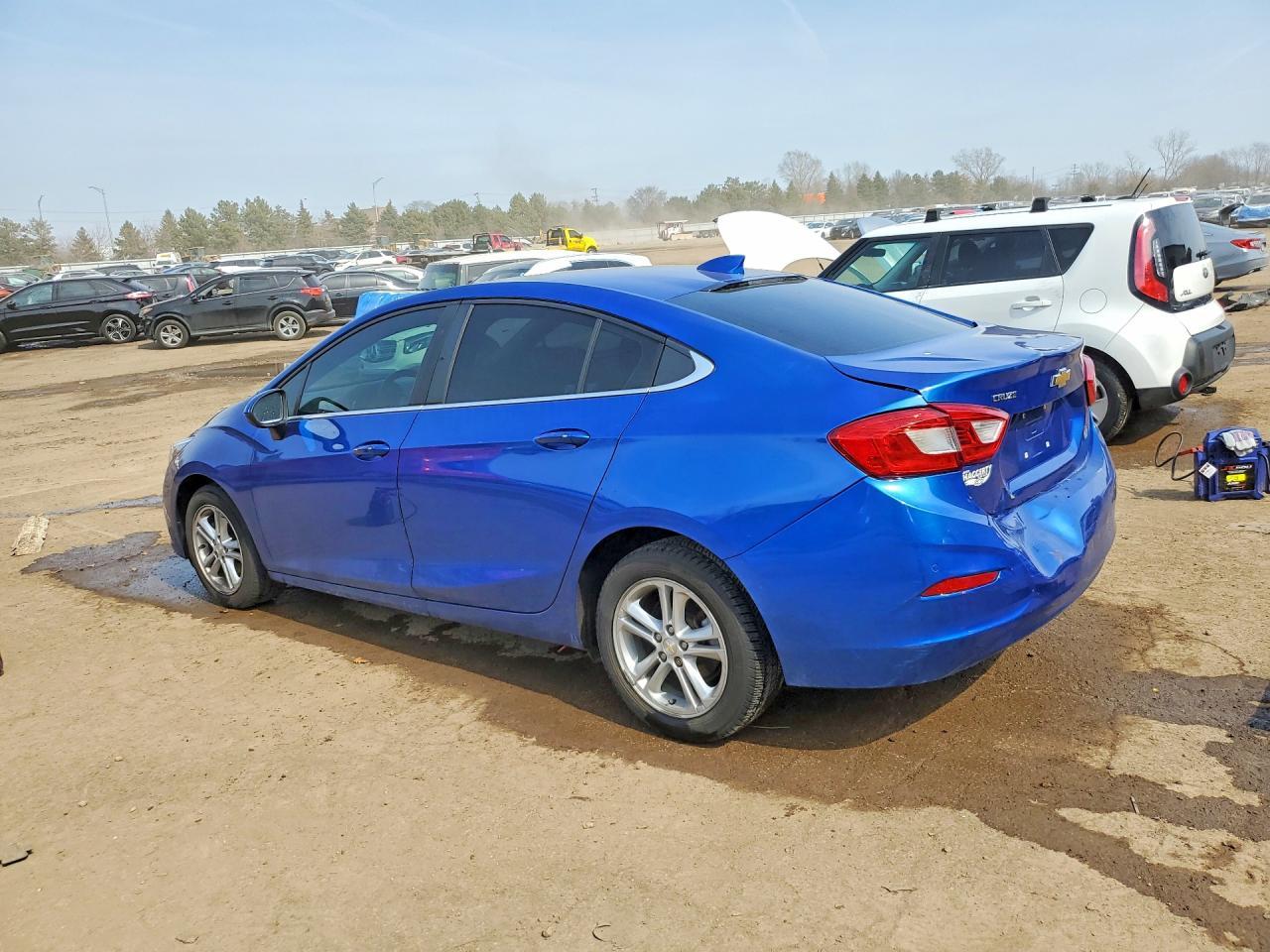 2018 Chevrolet Cruze Lt - Image 2