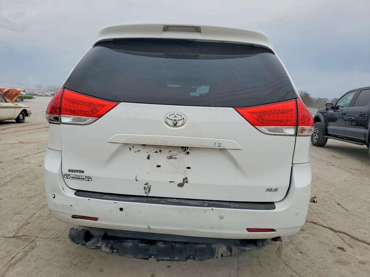 2013 Toyota Sienna Xle 7-Passenger - Image 6