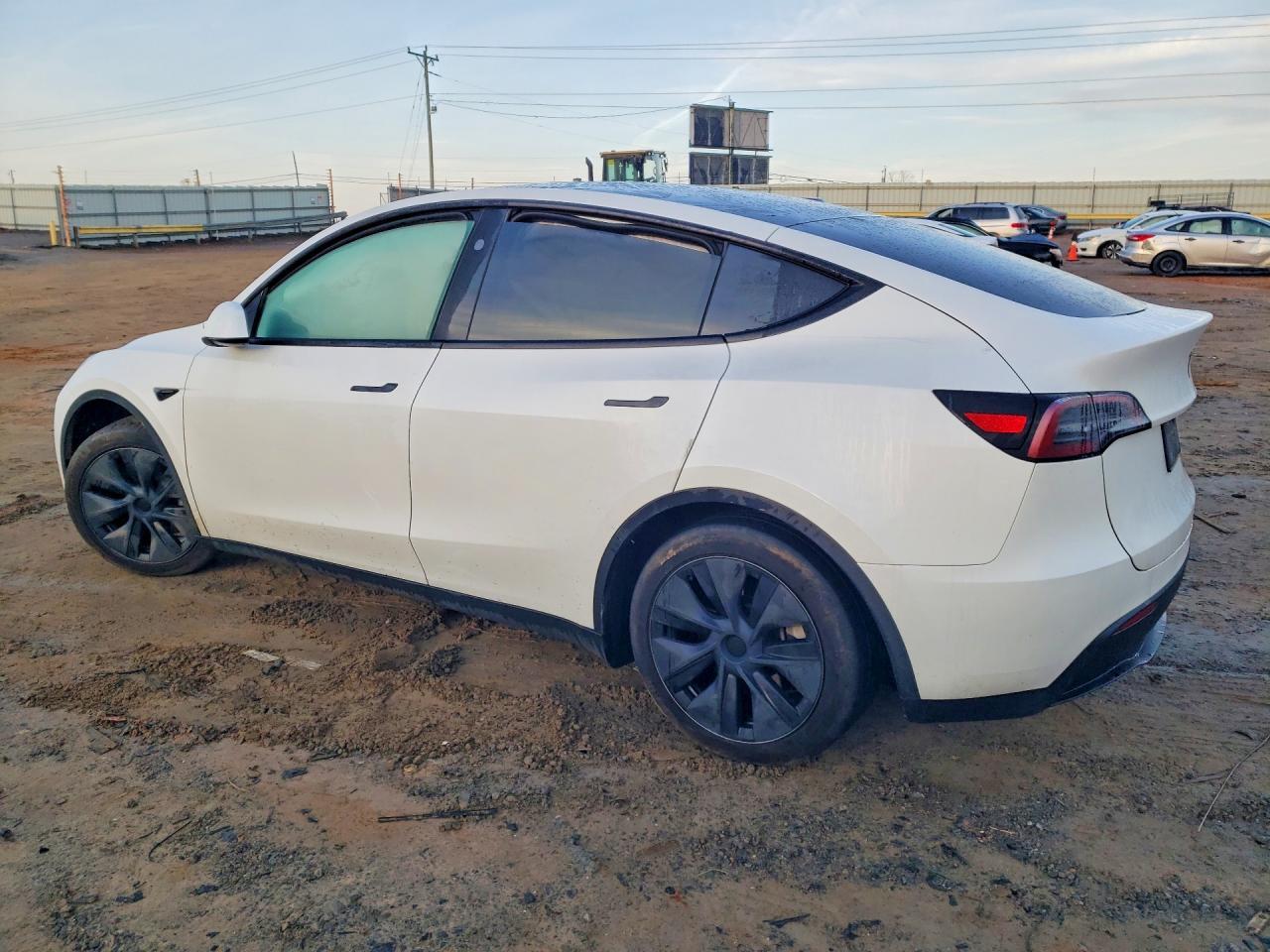 2024 Tesla Model Y - Фото 2
