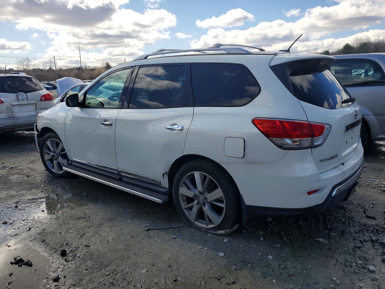 2013 Nissan Pathfinder S - Фото 2