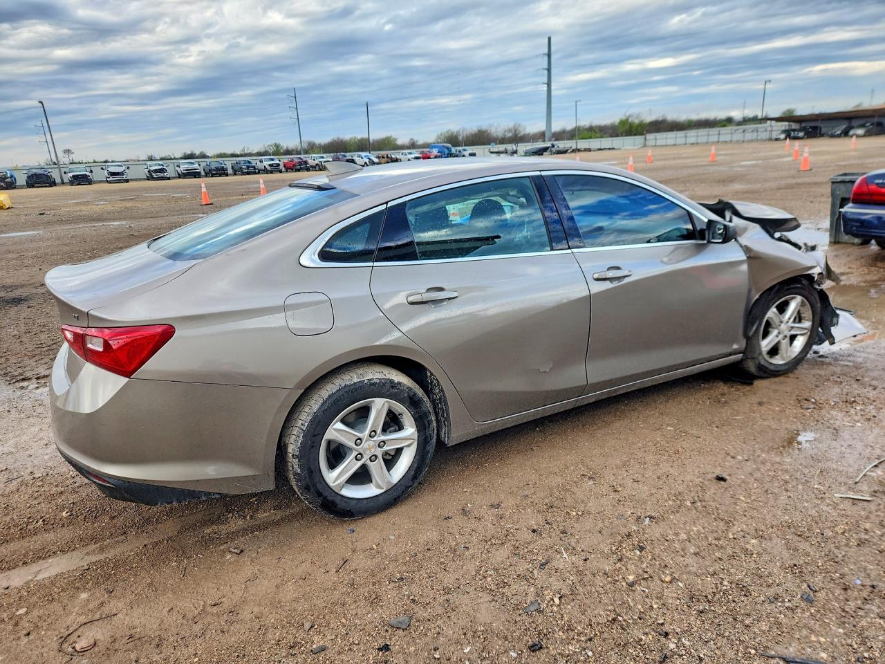 2023 Chevrolet Malibu Lt - Image 3