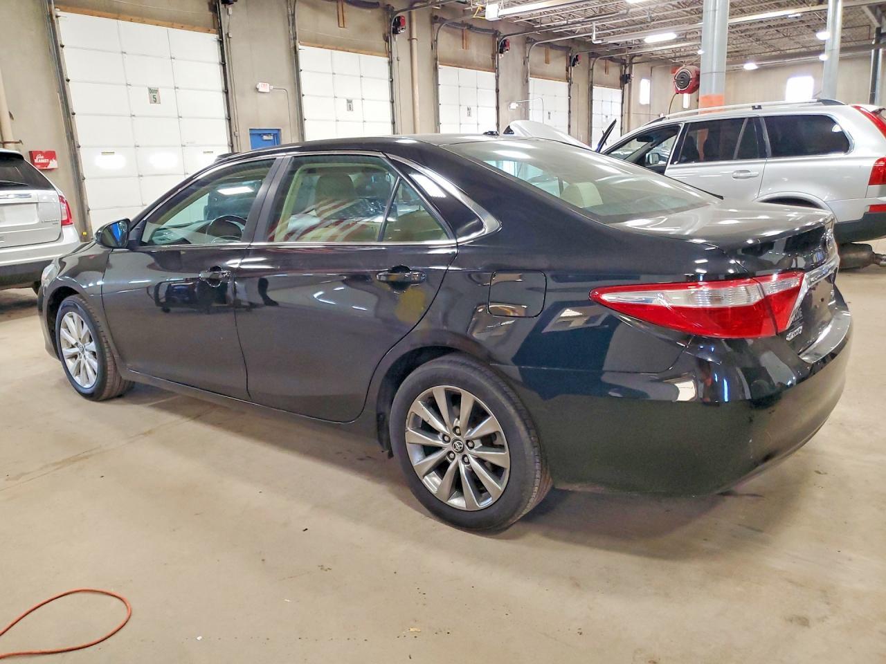 2016 Toyota Camry Xle - Фото 2