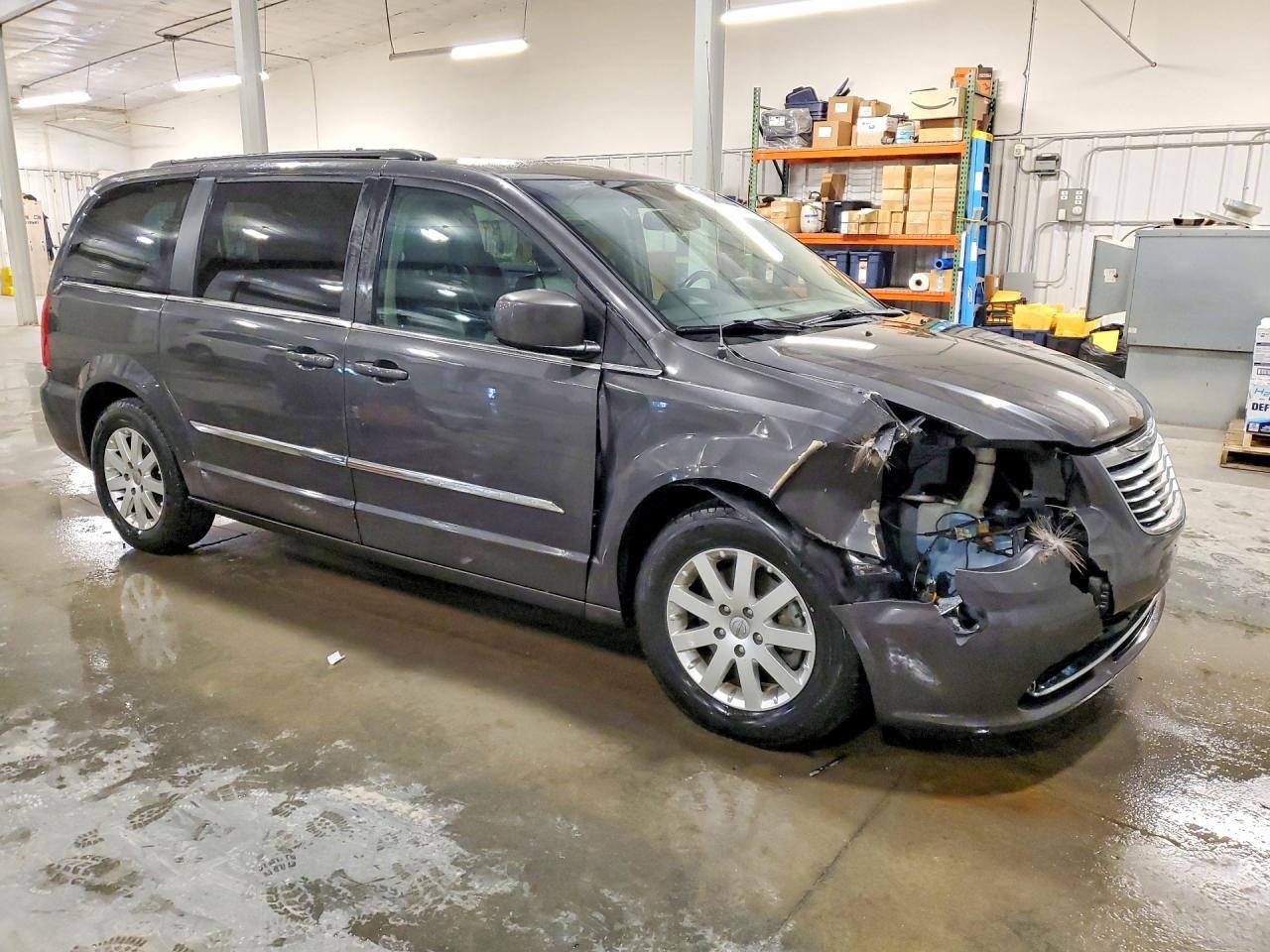 2016 Chrysler Town & Country Touring - Фото 4