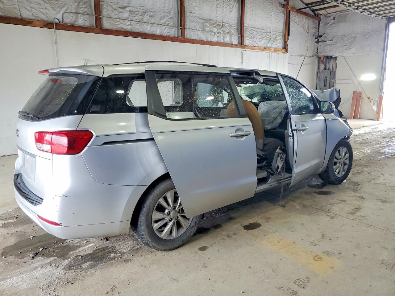 2016 Kia Sedona L - Фото 3
