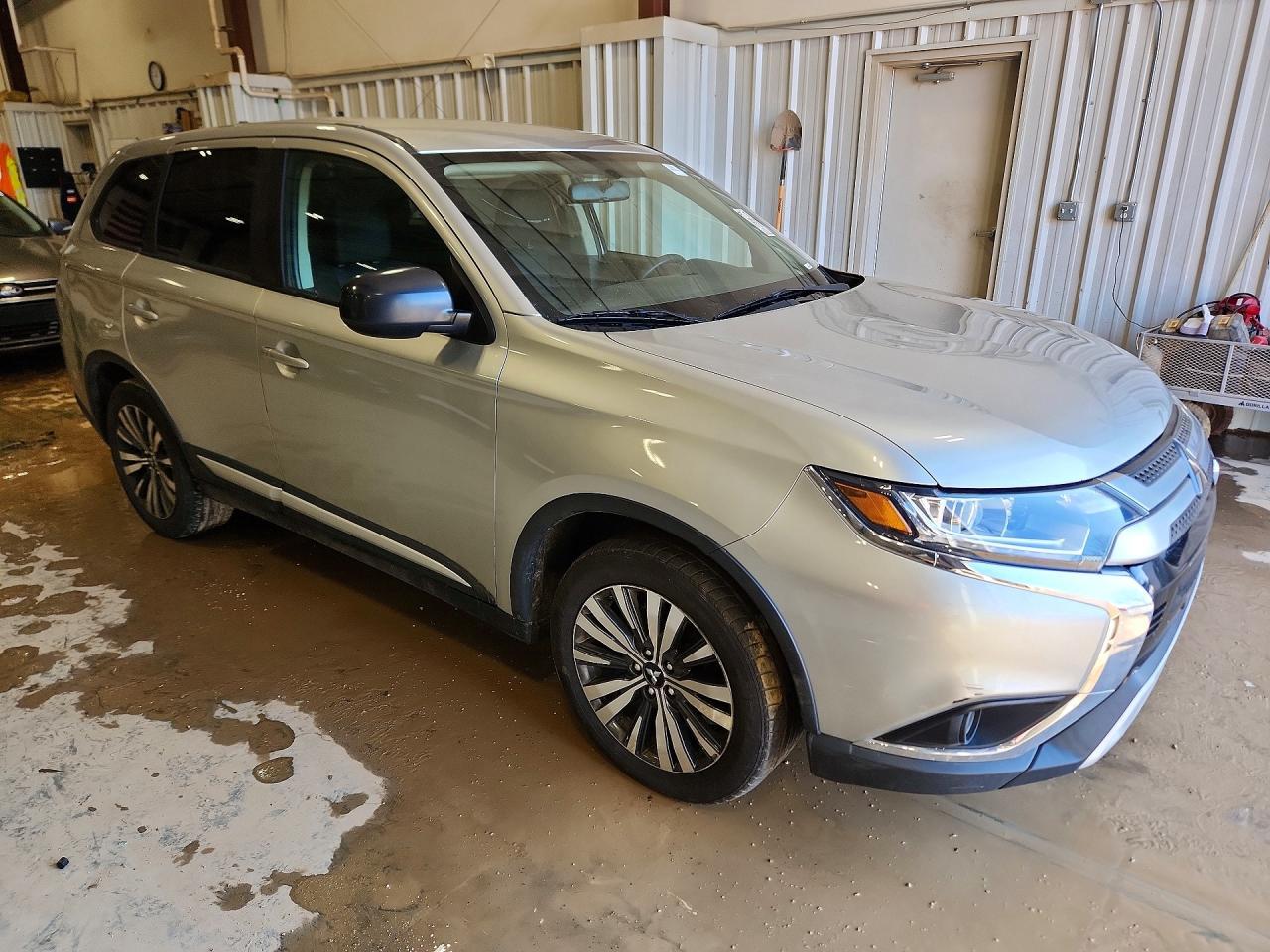 2019 Mitsubishi Outlander Es - Image 4