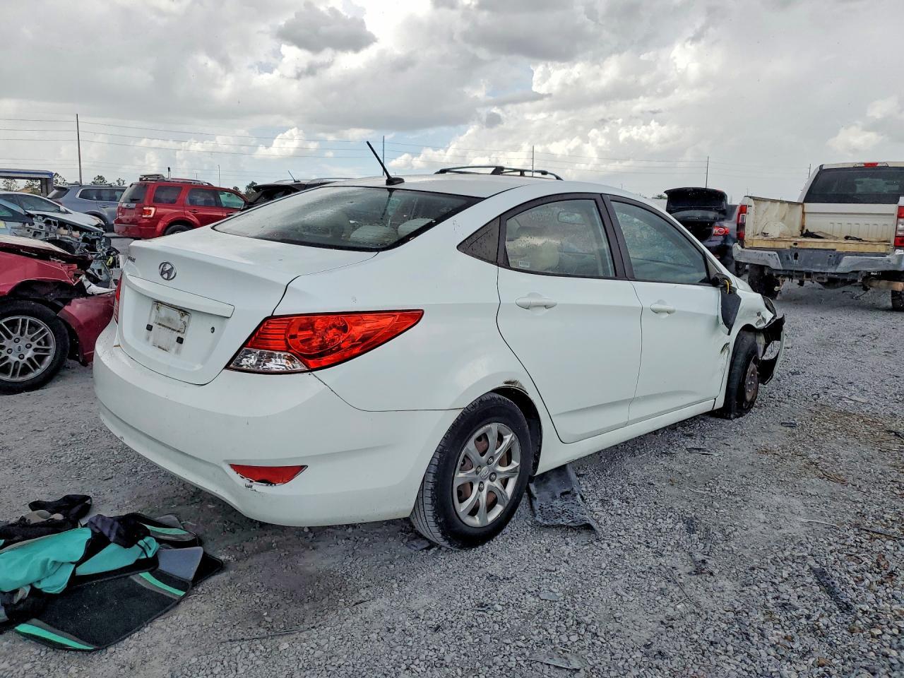 2013 Hyundai Accent Gls - Фото 3