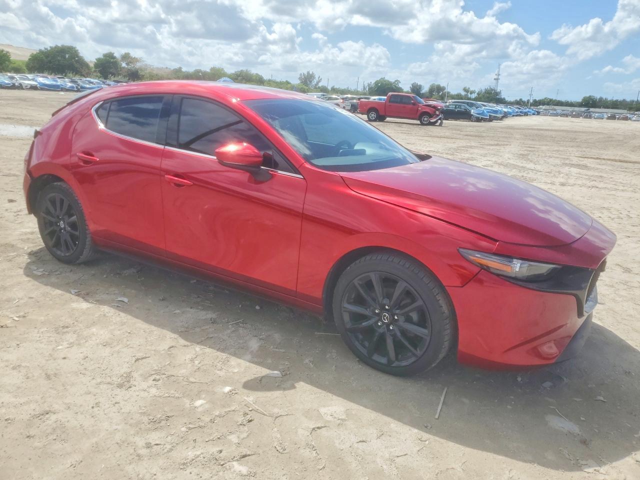 2022 Mazda 3 Premium - Фото 4