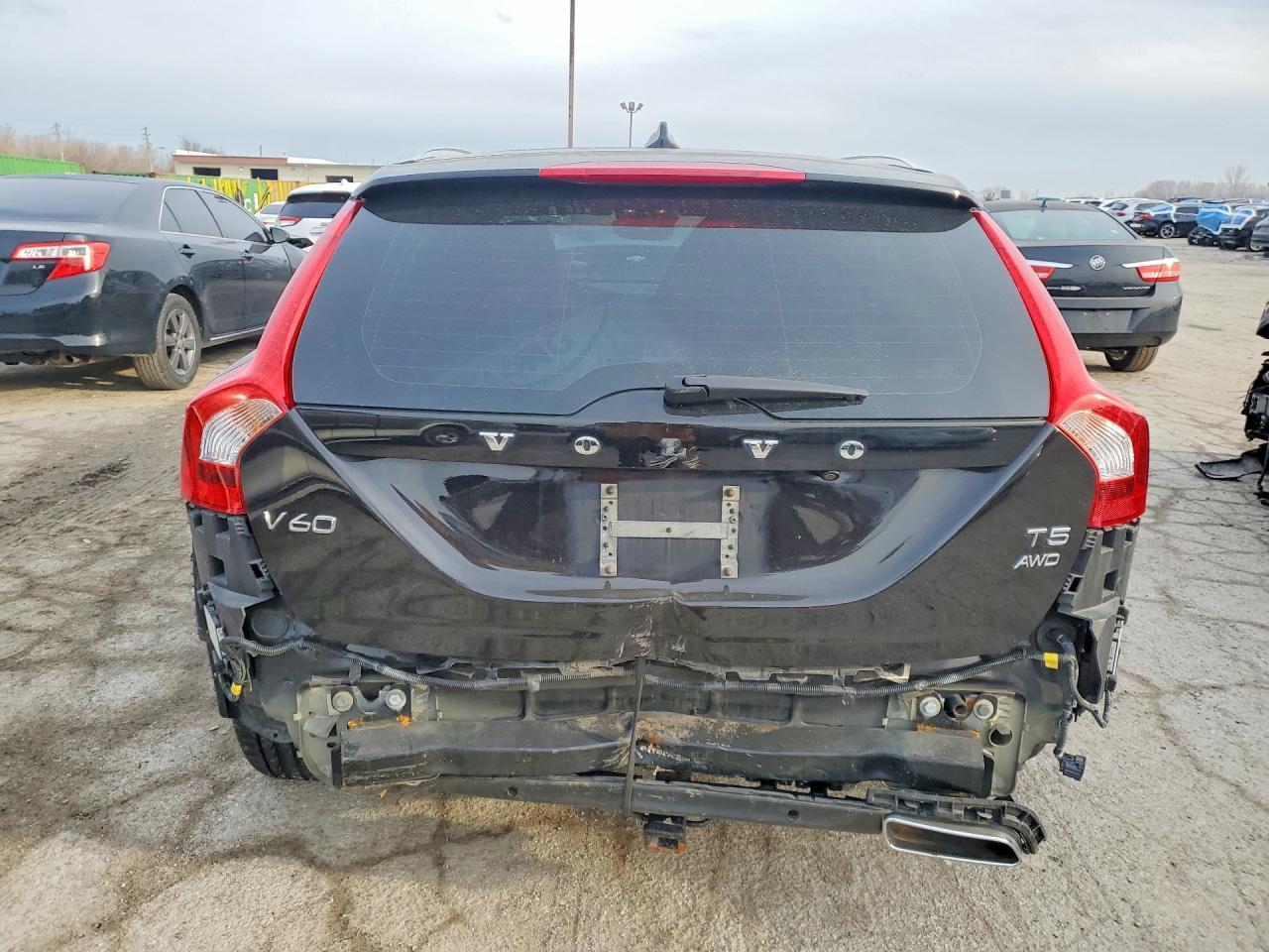 2016 Volvo V60 Platinum - Фото 6