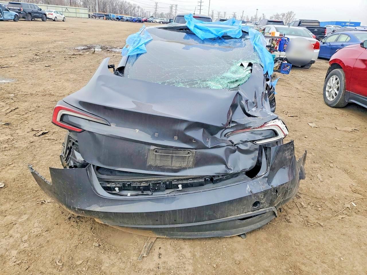 2025 Tesla Model 3 - Фото 6