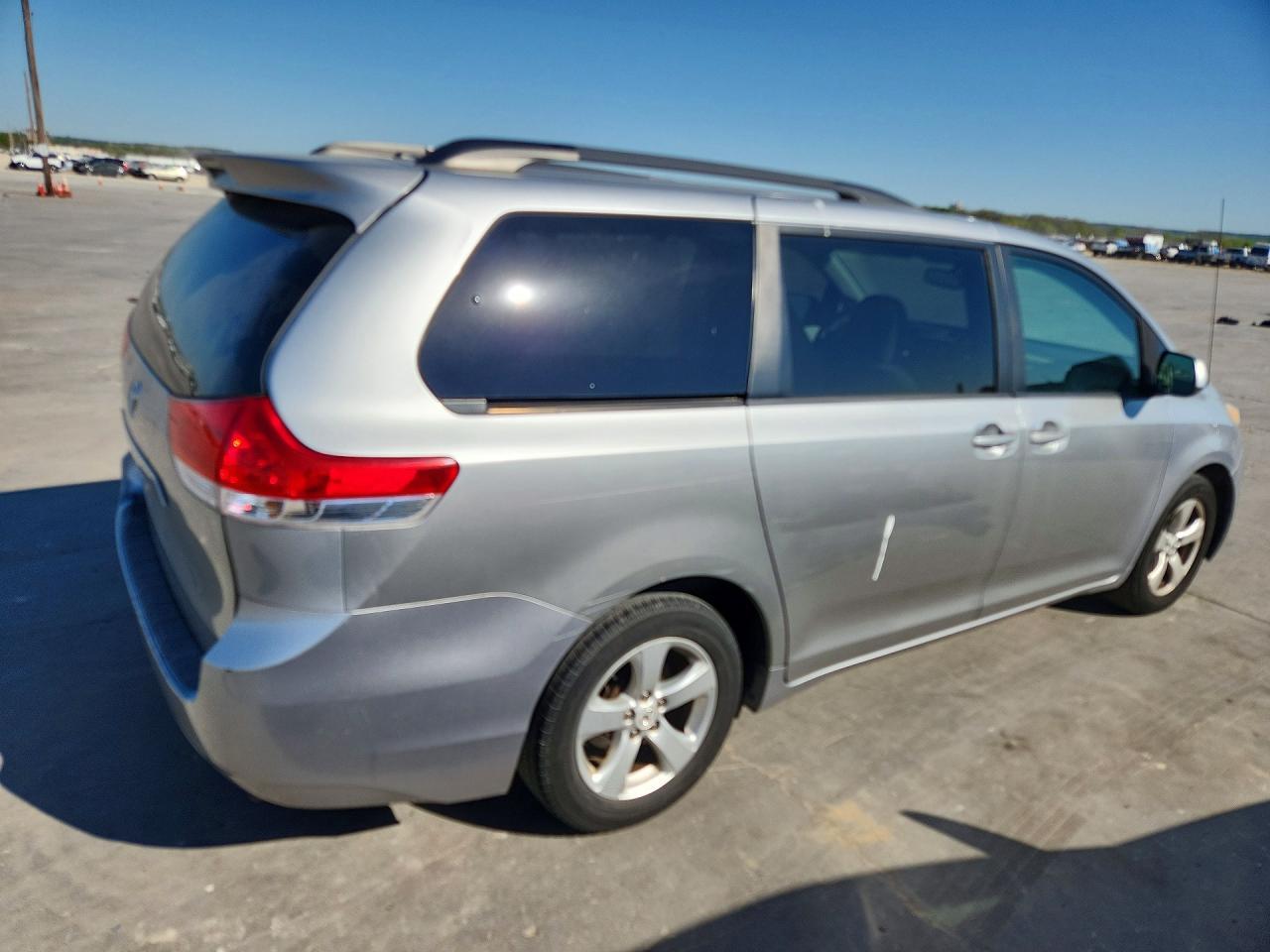 2012 Toyota Sienna Le 8-Passenger - Image 3