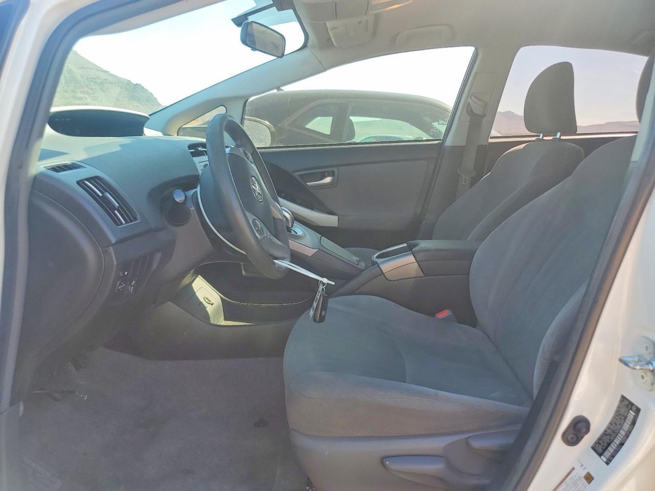 2014 Toyota Prius Three - Image 7
