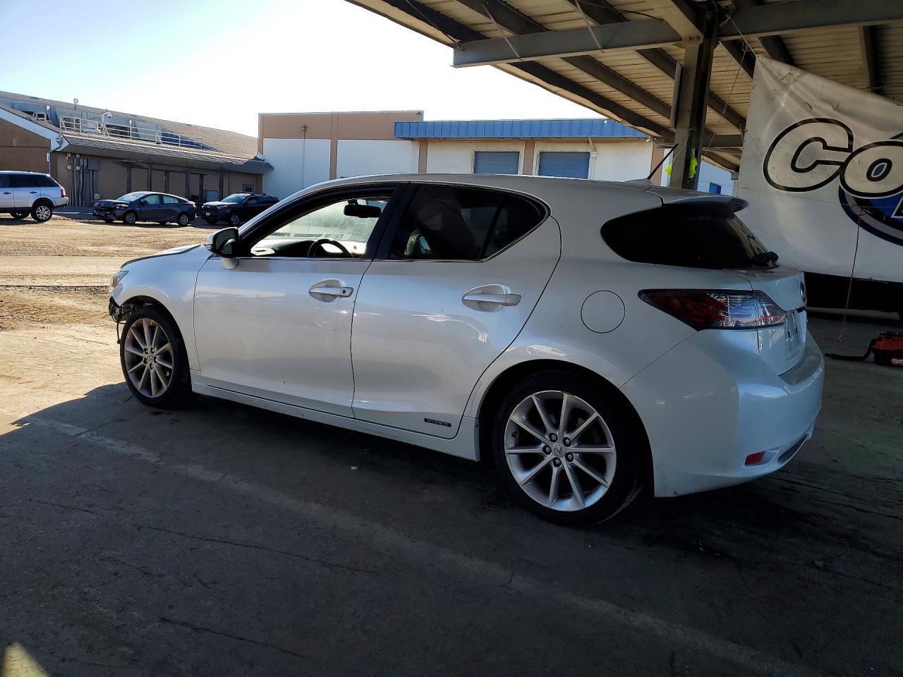 2013 Lexus Ct 200H Base - Image 2