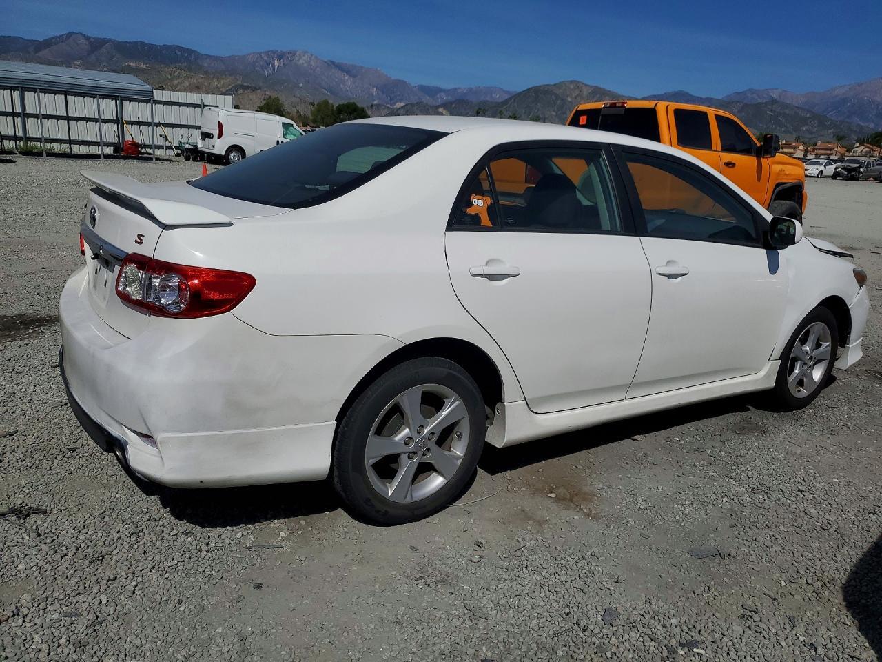 2011 Toyota Corolla S - Фото 3