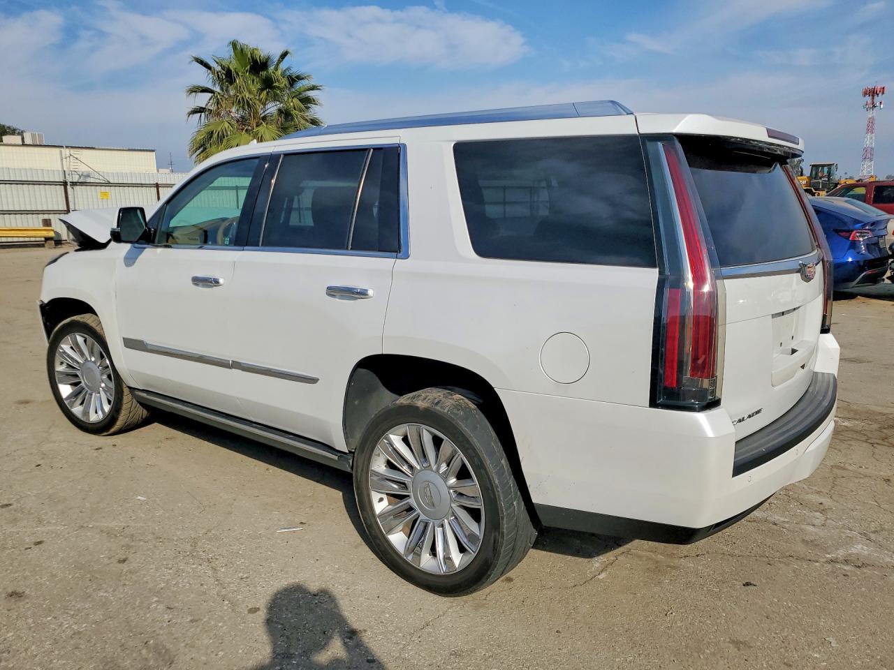 2016 Cadillac Escalade Platinum - Фото 2