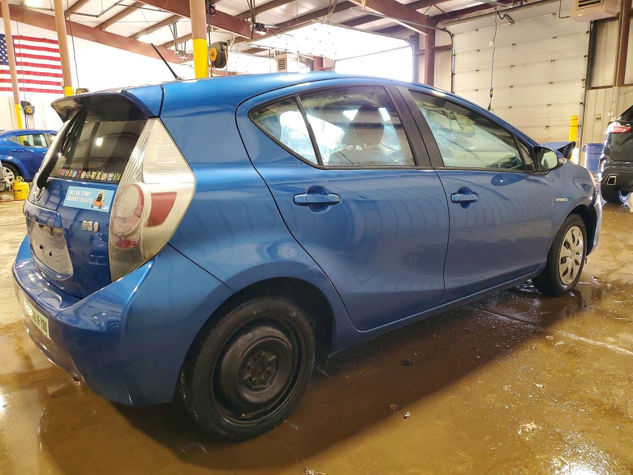 2013 Toyota Prius C Two - Фото 3